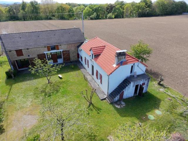 Maison avec grange aménagée attenante, extension et jardin