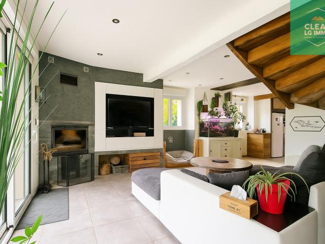 Maison avec grange et grand terrain
