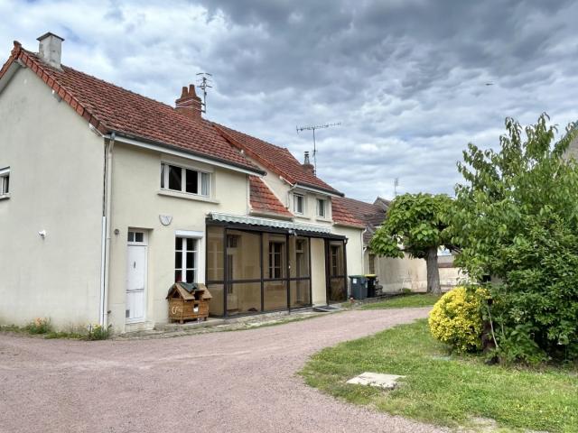 Maison avec grange et terrain à St Amand Montrond 185m² Saint Amand Montrond