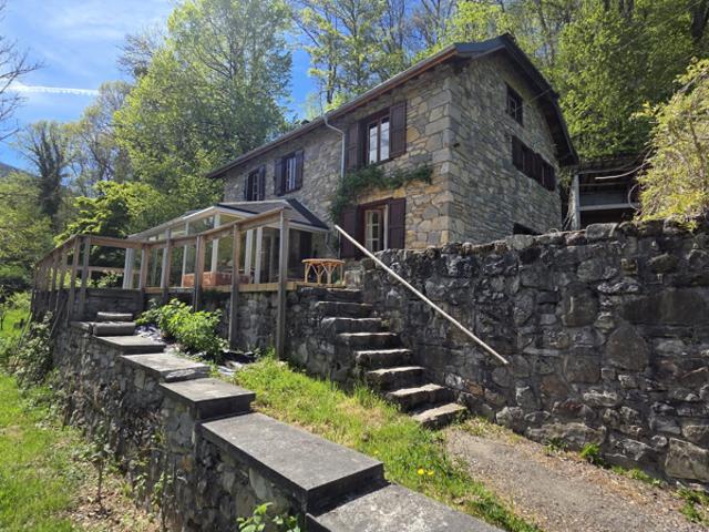 Maison avec grange et terrains