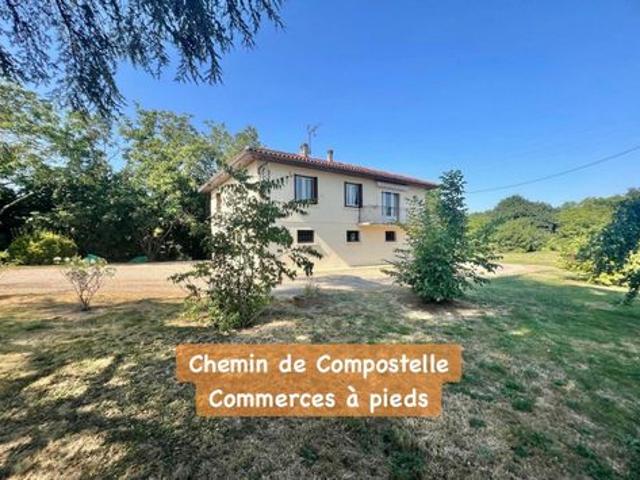 Maison avec grand terrain et garage en rez de jardin