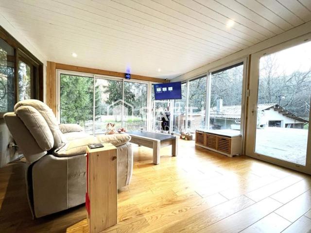 Maison plain pied avec grand terrain et rivière