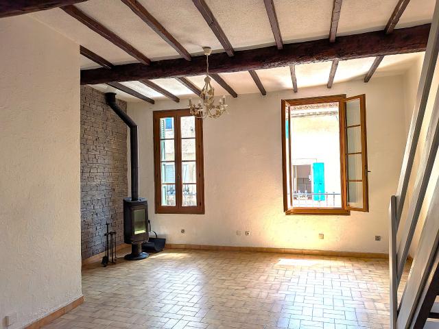 Maison avec grand garage et terrasse