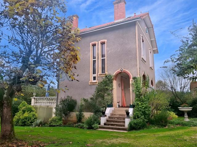 Maison Avec Grand Jardin En Perigord Noir Proche Centre Vill. 111m² Le Bugue