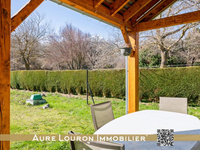 MAISON AVEC GRAND JARDIN TERRASSE ET GARAGE AU COEUR DU VIL