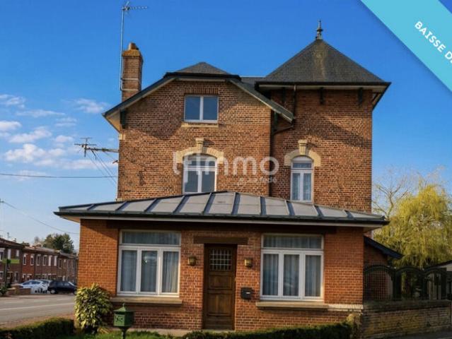 Maison avec grandes dépendance