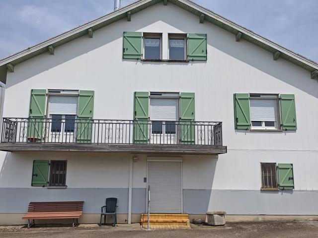 Maison avec hangar