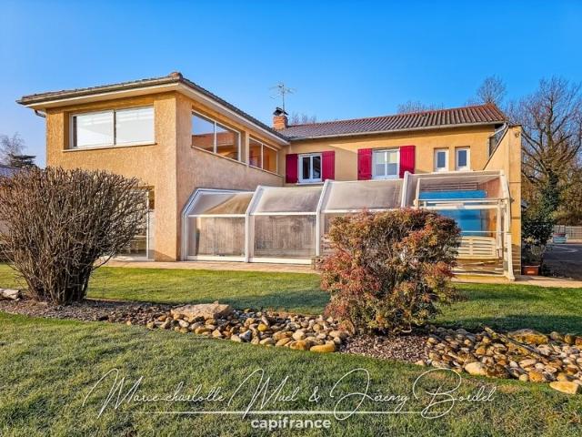 Maison avec hangar, piscine couverte et chalet aménagé 163m² Bâgé la Ville