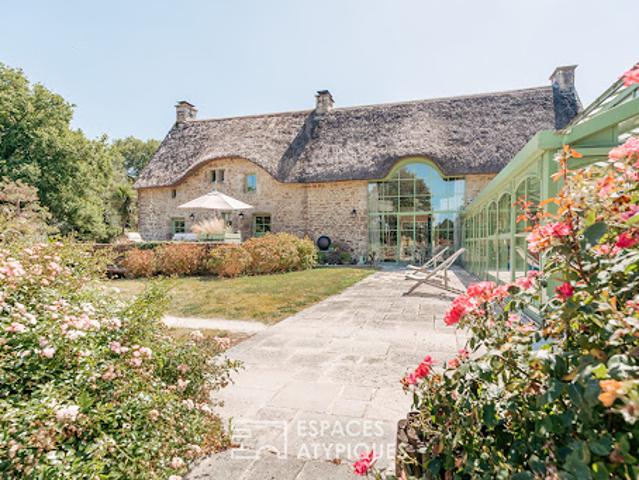Maison contemporaine avec piscine et jardin