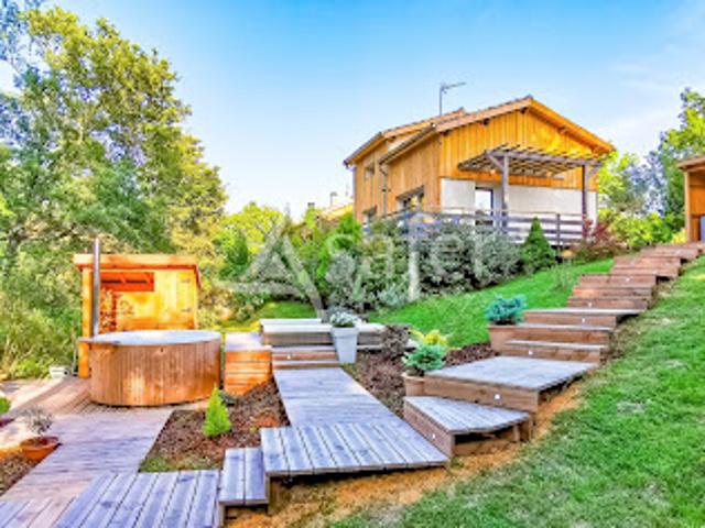Maison avec piscine et jardin