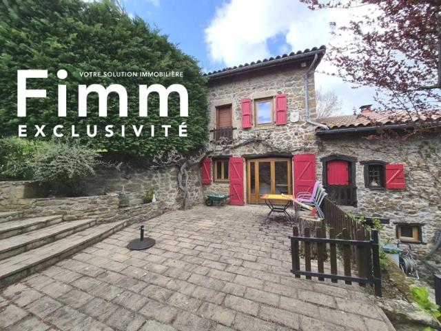 MAISON EN PIERRE AVEC CACHET