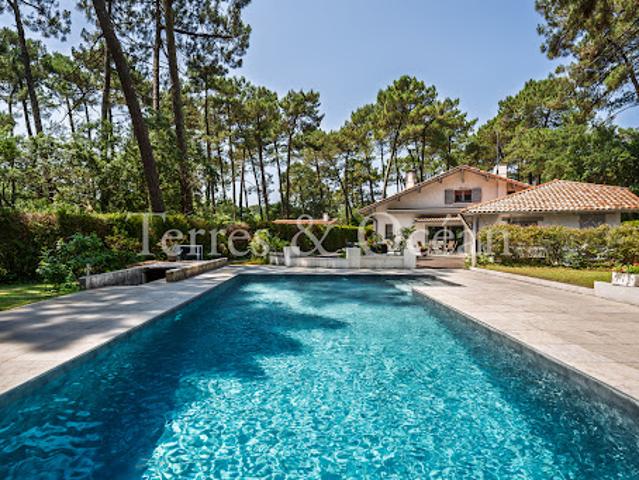 Maison avec piscine et jardin