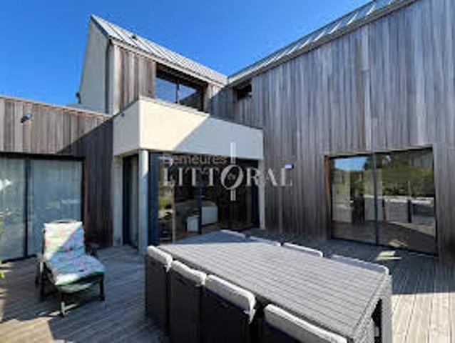 Maison contemporaine avec jardin et terrasse
