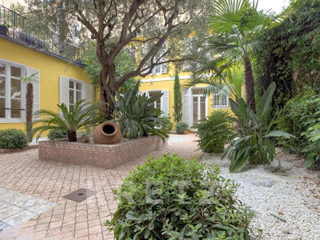 Maison en bord de mer avec jardin