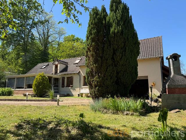 Maison avec jardin clos et garage, au calme à deux pas de la. 75m² Saint Bonnet Tronçais