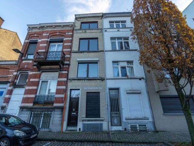 MAISON AVEC JARDIN A RENOVER