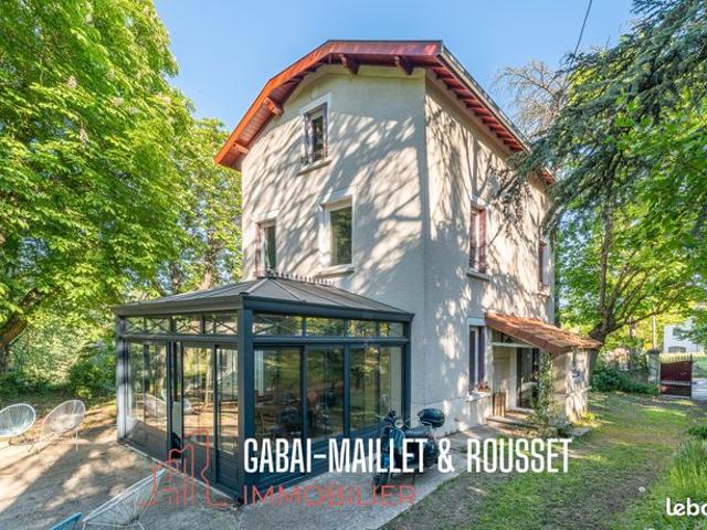 Maison avec jardin arboré
