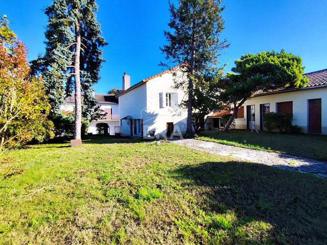 Maison avec jardin bourg de SAINT LAURENT DE CERIS 16