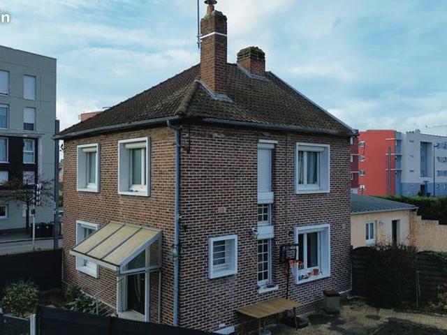Maison avec jardin, garage et caves – Proche cœur de ville Sotteville