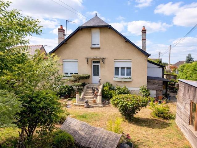 Maison avec jardin, garage et dépendance proche commerces