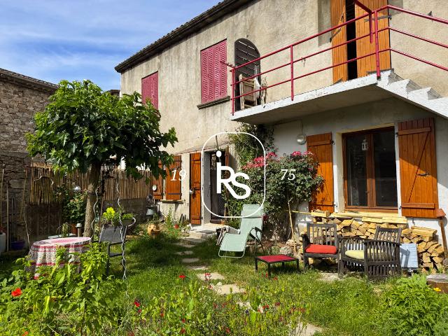 Maison avec jardin divisée en deux logements