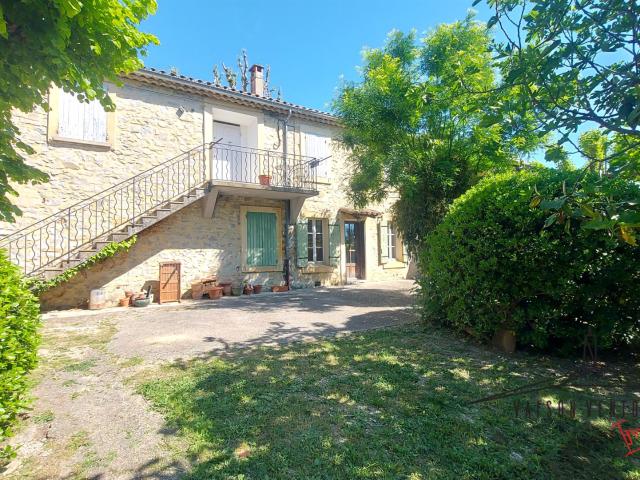 Maison avec jardin en centre ville. 183m² Vaison la Romaine