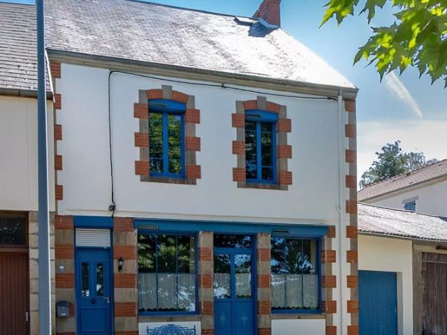 Maison avec jardin et garage à St. Maurice près Pionsat