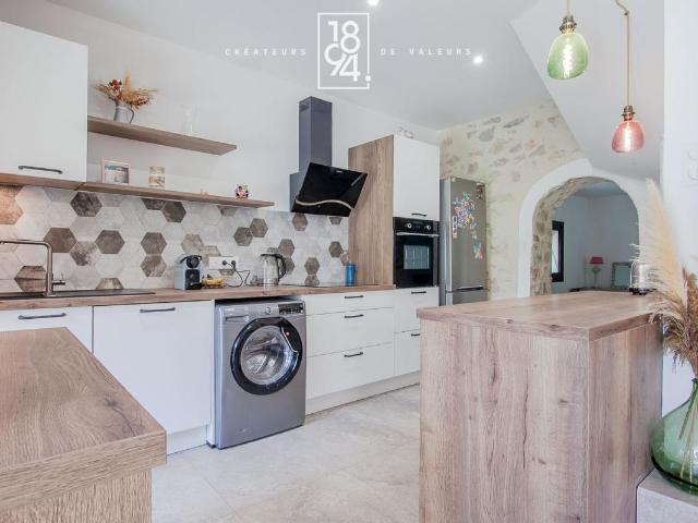 Maison avec jardin et garage, 2 chambres et un bureau à Cabries