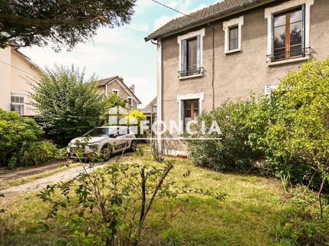 Maison avec jardin et sous sol total à vendre