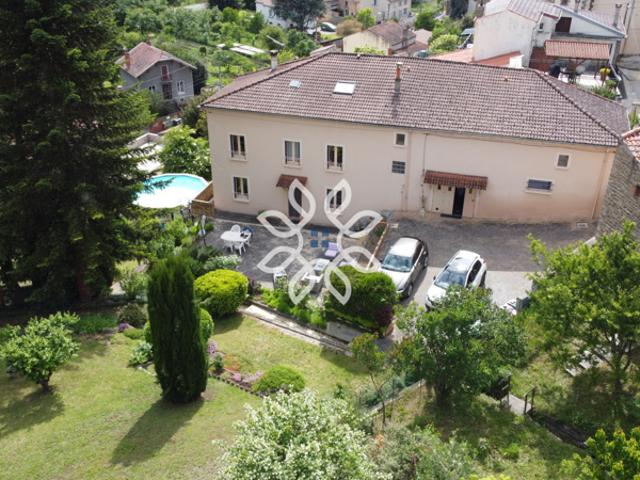 Maison avec jardin et piscine