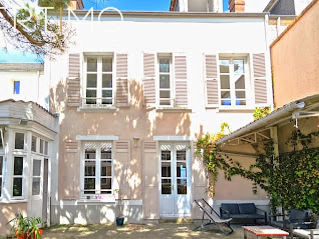 Maison avec jardin et terrasse