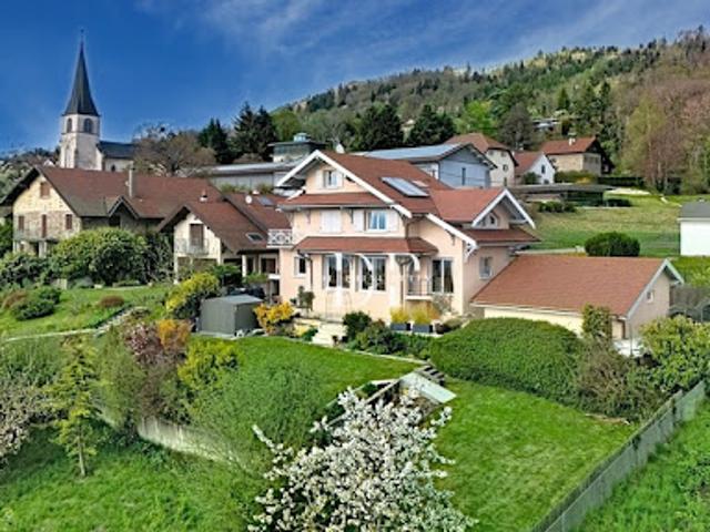 Maison avec jardin et terrasse