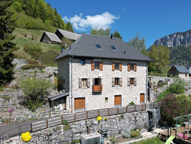 Maison avec jardin et terrasse
