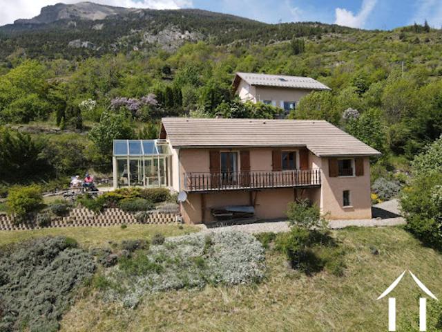 Maison avec jardin et terrasse