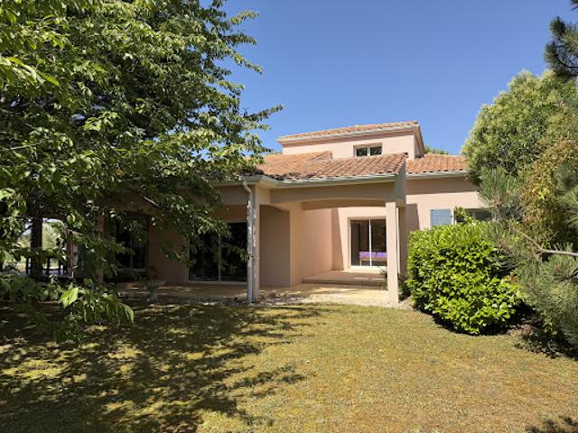 Maison avec jardin et terrasse