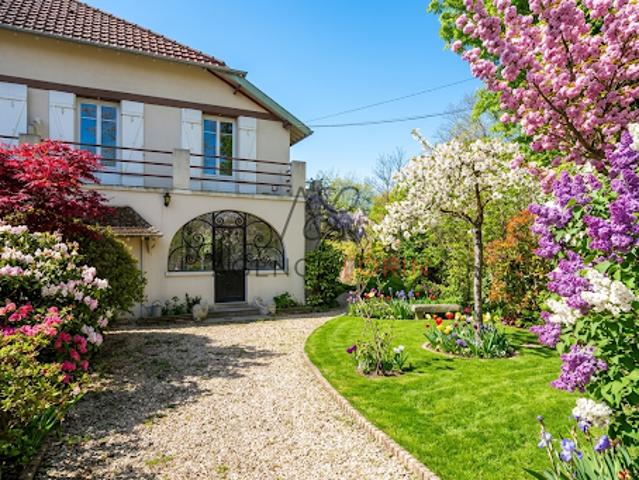 Maison avec jardin et terrasse