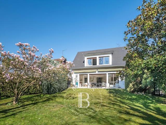 Maison avec jardin et terrasse