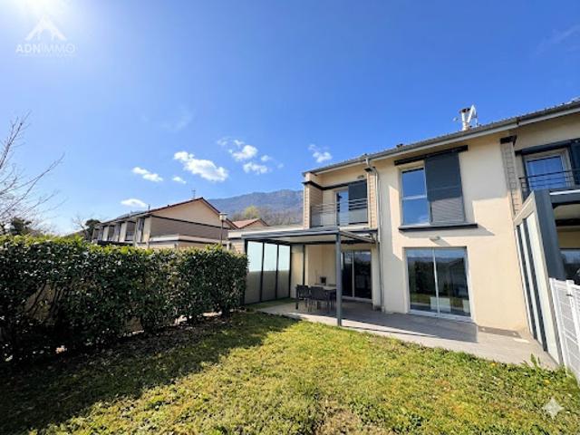 Maison avec jardin et terrasse