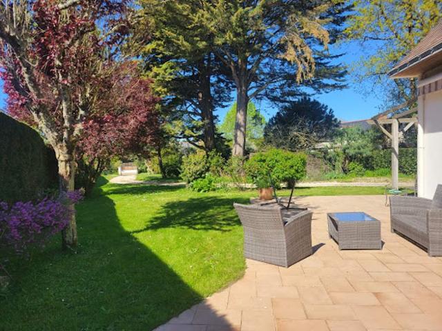 Maison avec jardin et terrasse