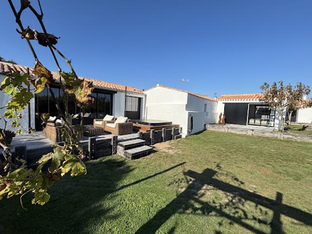 Maison avec jardin et terrasse