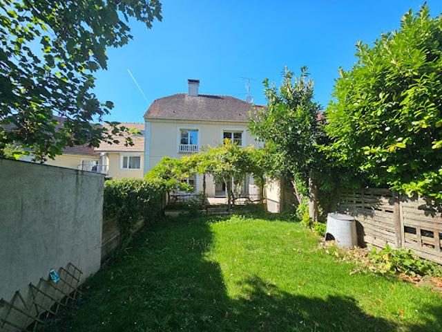 Maison avec jardin et terrasse