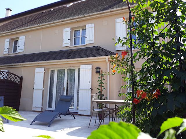 Maison avec jardin et terrasse