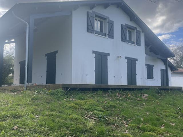 Maison avec jardin et terrasse