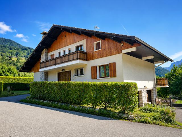 Maison avec jardin et terrasse