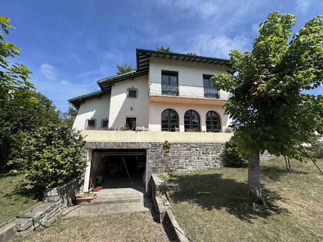 Maison avec jardin et terrasse