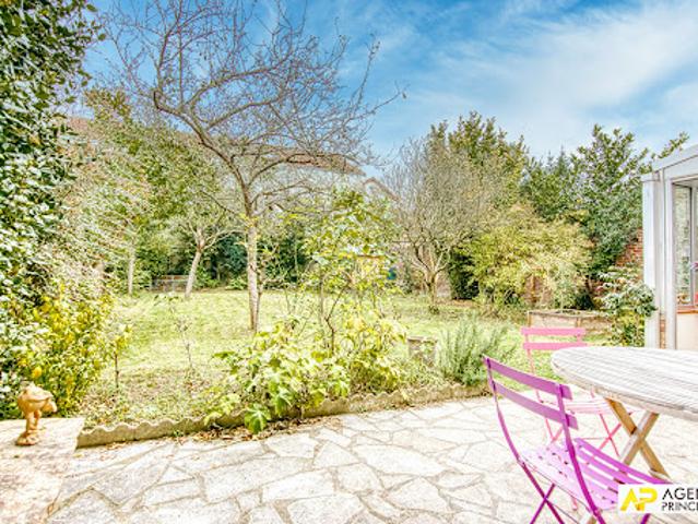 Maison avec jardin et terrasse