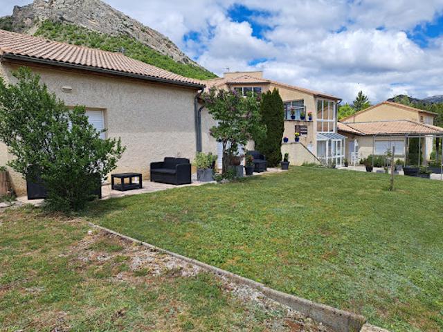 Maison avec jardin et terrasse