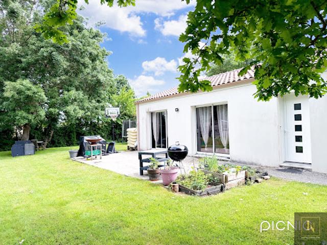 Maison avec jardin et terrasse