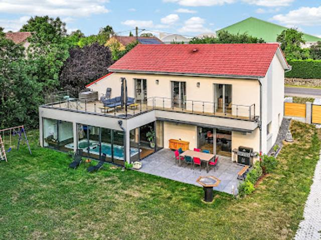 Maison avec jardin et terrasse