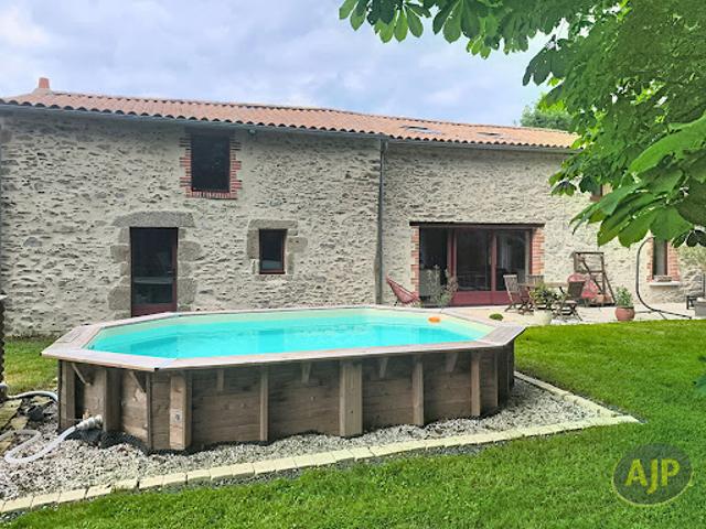 Maison avec jardin et terrasse